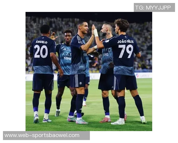 胜利球迷在比赛中高呼C罗名字展现对队长的坚定支持与热爱 胜利球迷在比赛中高呼C罗名字展现对队长的坚定支持与热爱